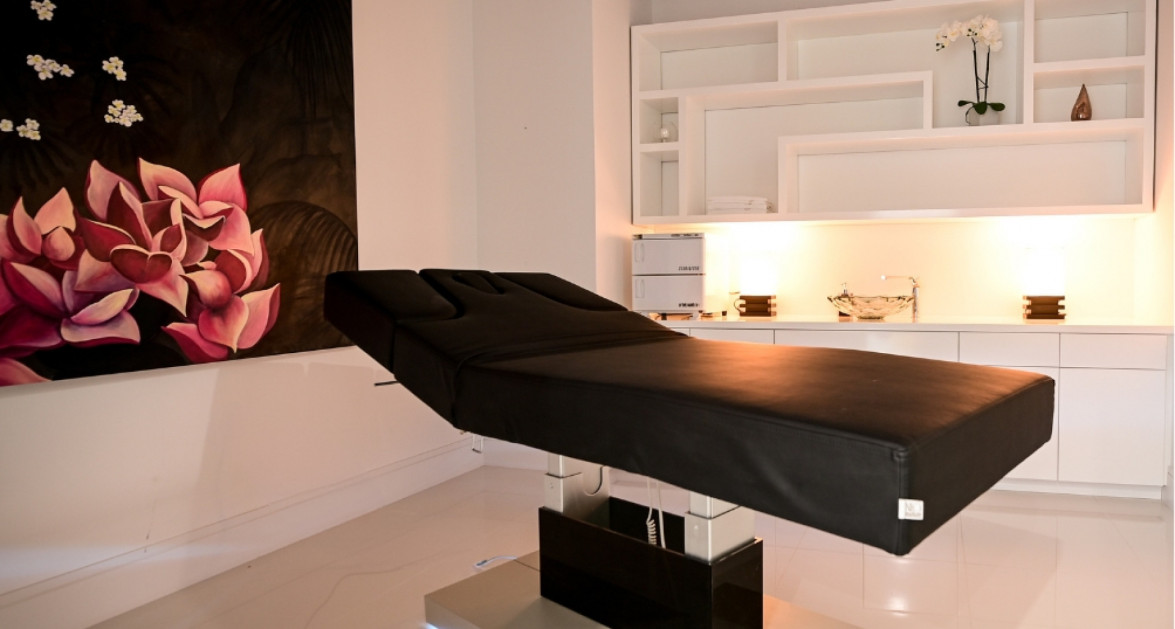 Ocean Front, Corner Unit at FIN Grand Cayman - Image 15