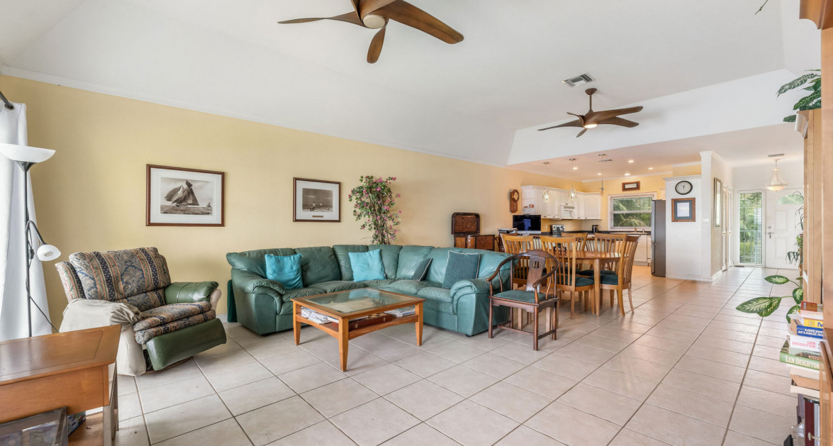 Ocean Front Top Floor Large Three Bed Ocean Pointe Villas - Image 10