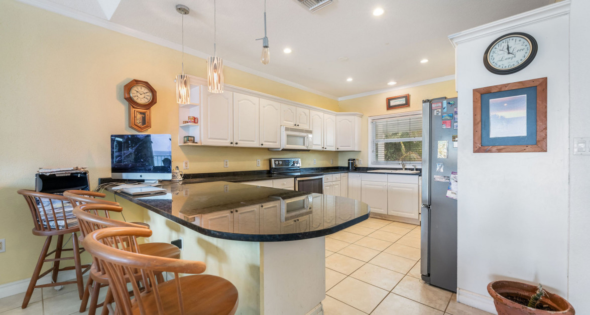 Ocean Front Top Floor Large Three Bed Ocean Pointe Villas - Image 11