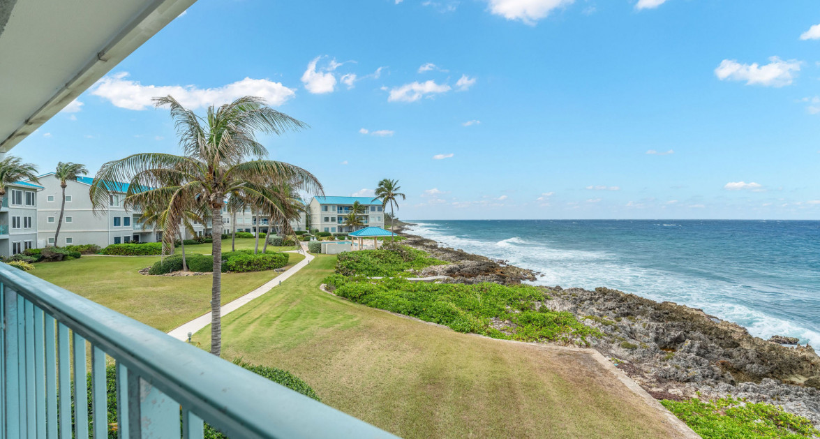 Ocean Front Top Floor Large Three Bed Ocean Pointe Villas - Image 30