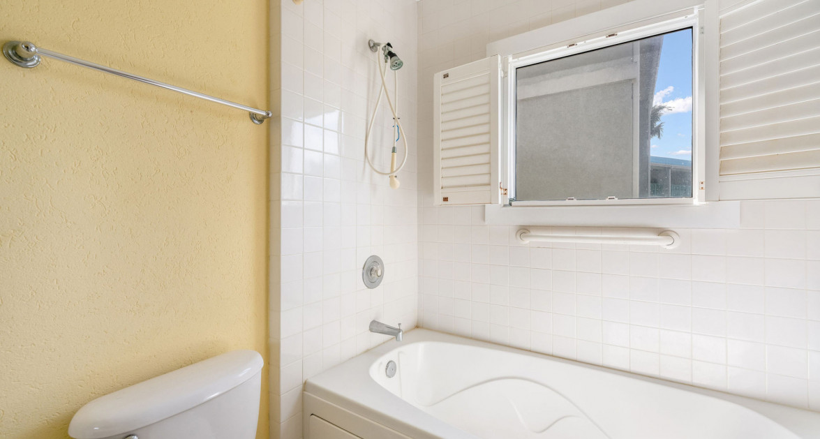 Ocean Front Top Floor Large Three Bed Ocean Pointe Villas - Image 24