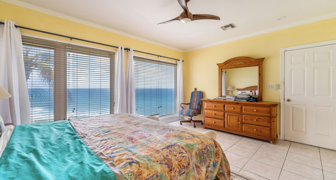 Ocean Front Top Floor Large Three Bed Ocean Pointe Villas - Image 23