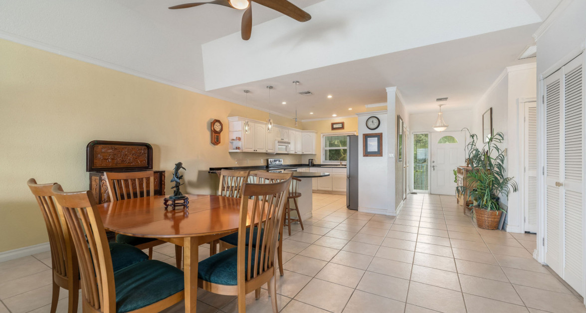 Ocean Front Top Floor Large Three Bed Ocean Pointe Villas - Image 9