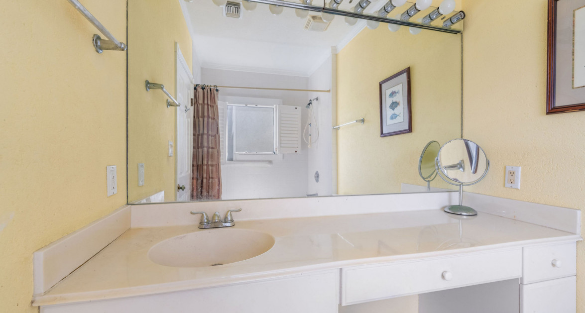 Ocean Front Top Floor Large Three Bed Ocean Pointe Villas - Image 25