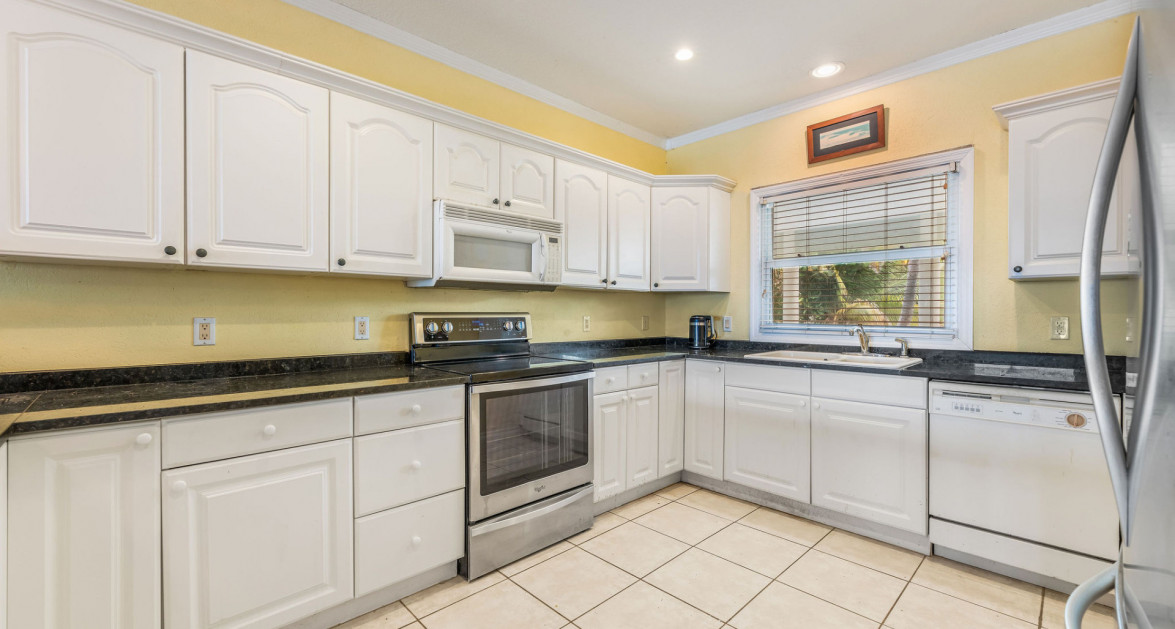 Ocean Front Top Floor Large Three Bed Ocean Pointe Villas - Image 8