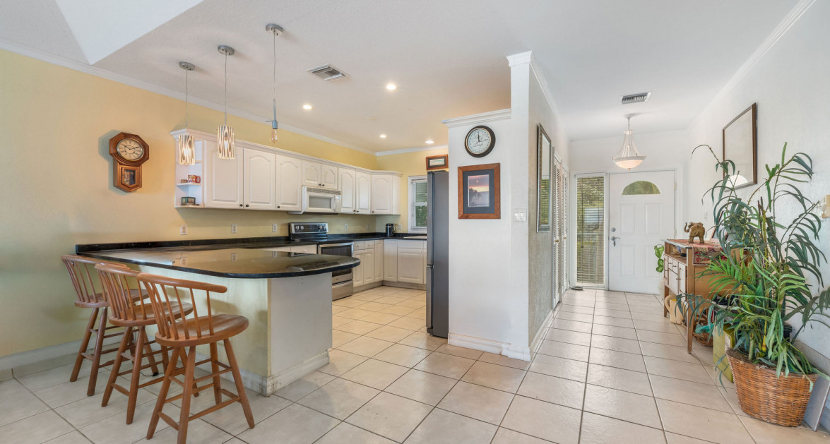 Ocean Front Top Floor Large Three Bed Ocean Pointe Villas - Image 6