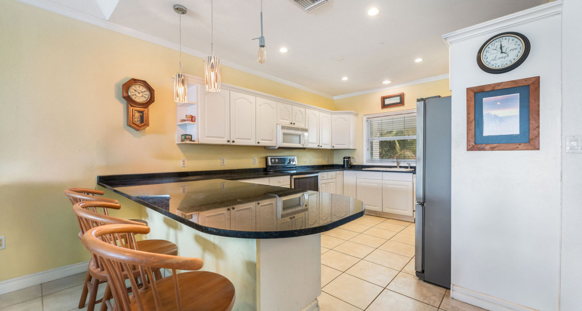 Ocean Front Top Floor Large Three Bed Ocean Pointe Villas - Image 7