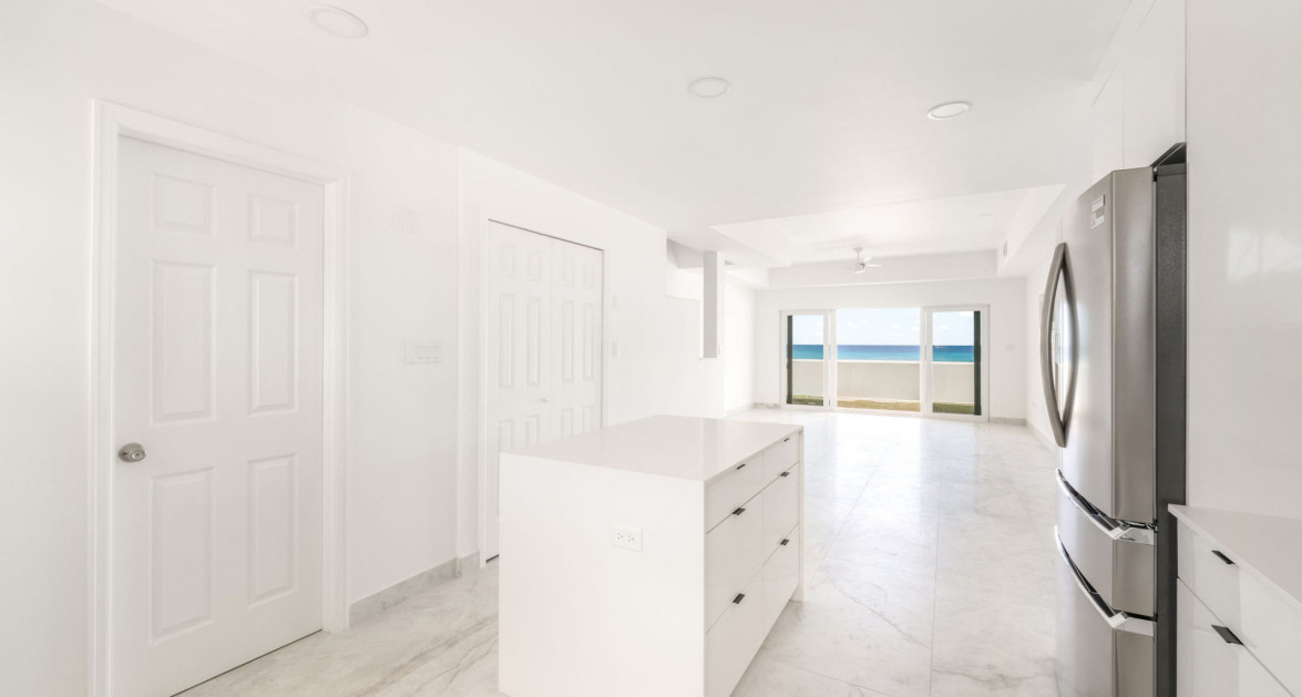 Ocean Front Windsor Village Corner 2 Bed Newly Renovated - Image 19