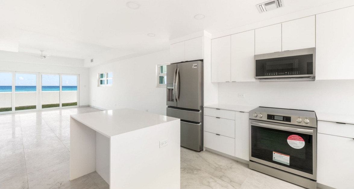 Ocean Front Windsor Village Corner 2 Bed Newly Renovated - Image 11