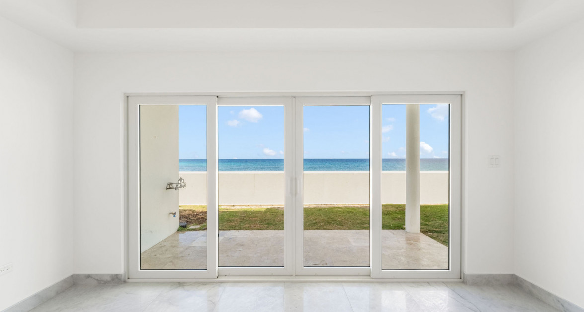 Ocean Front Windsor Village Corner 2 Bed Newly Renovated - Image 12