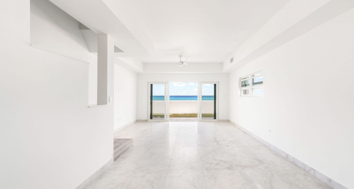 Ocean Front Windsor Village Corner 2 Bed Newly Renovated - Image 21