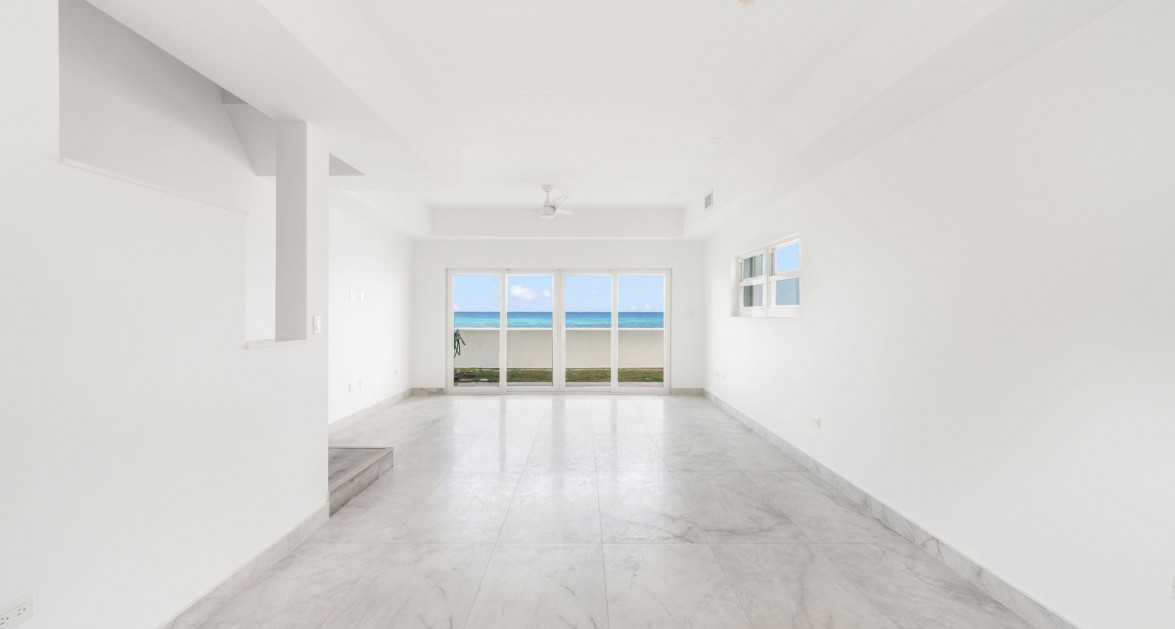 Ocean Front Windsor Village Corner 2 Bed Newly Renovated - Image 2