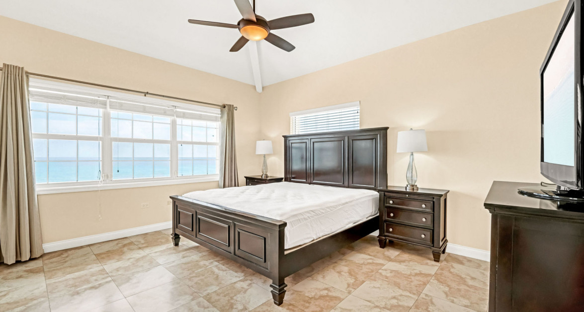 Ocean Front Windsor Village Corner 2 Bed Newly Renovated - Image 10