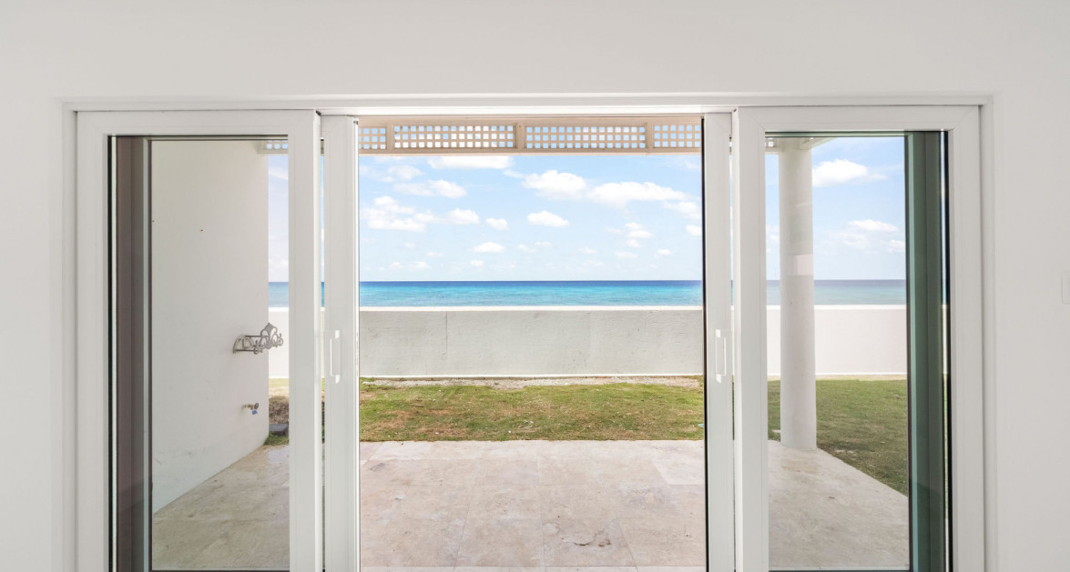 Ocean Front Windsor Village Corner 2 Bed Newly Renovated - Image 25