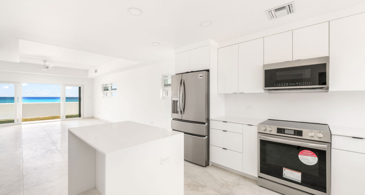 Ocean Front Windsor Village Corner 2 Bed Newly Renovated - Image 20