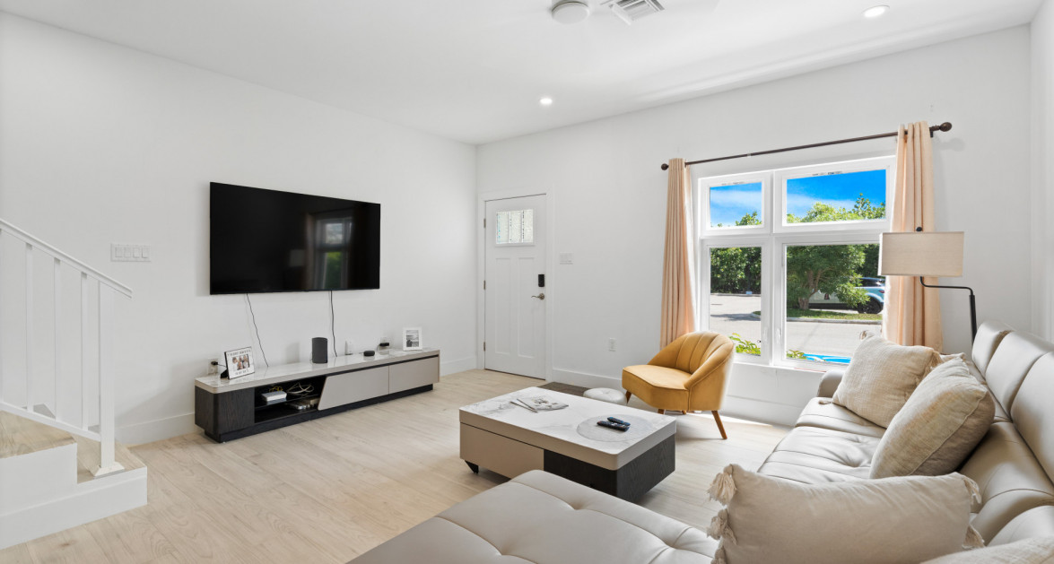 OCEAN VISTA 2 BED/2.5 BATH OCEAN VIEW END UNIT #1