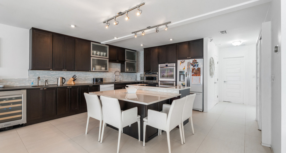 Old Prospect Groves #13 (Stunning 3 Bed, 3 Bath w/ Den Beachfront Residence) - Image 5