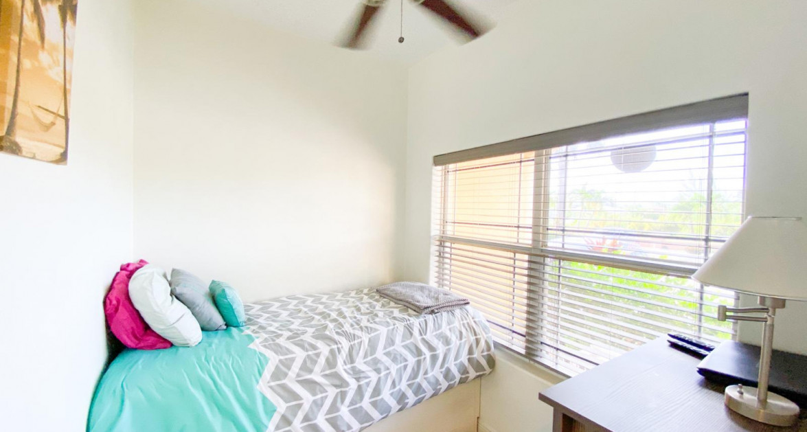 Omega Bay Gardens 1 Bed + Den - Image 15