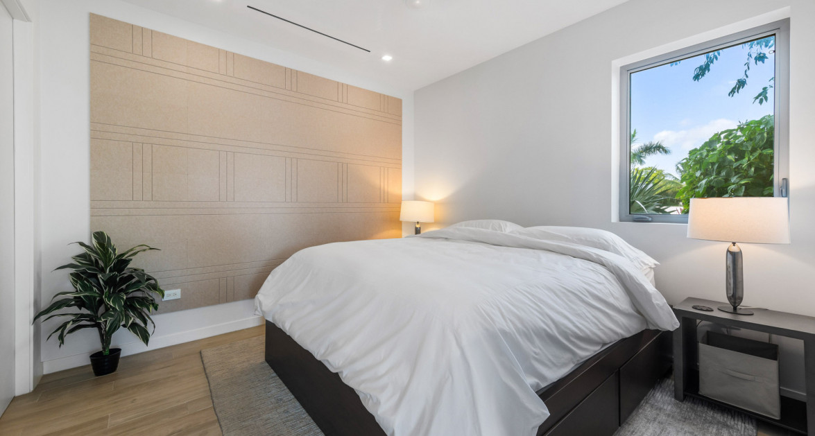 One Canal Point | Walkout Poolside Unit - Image 10