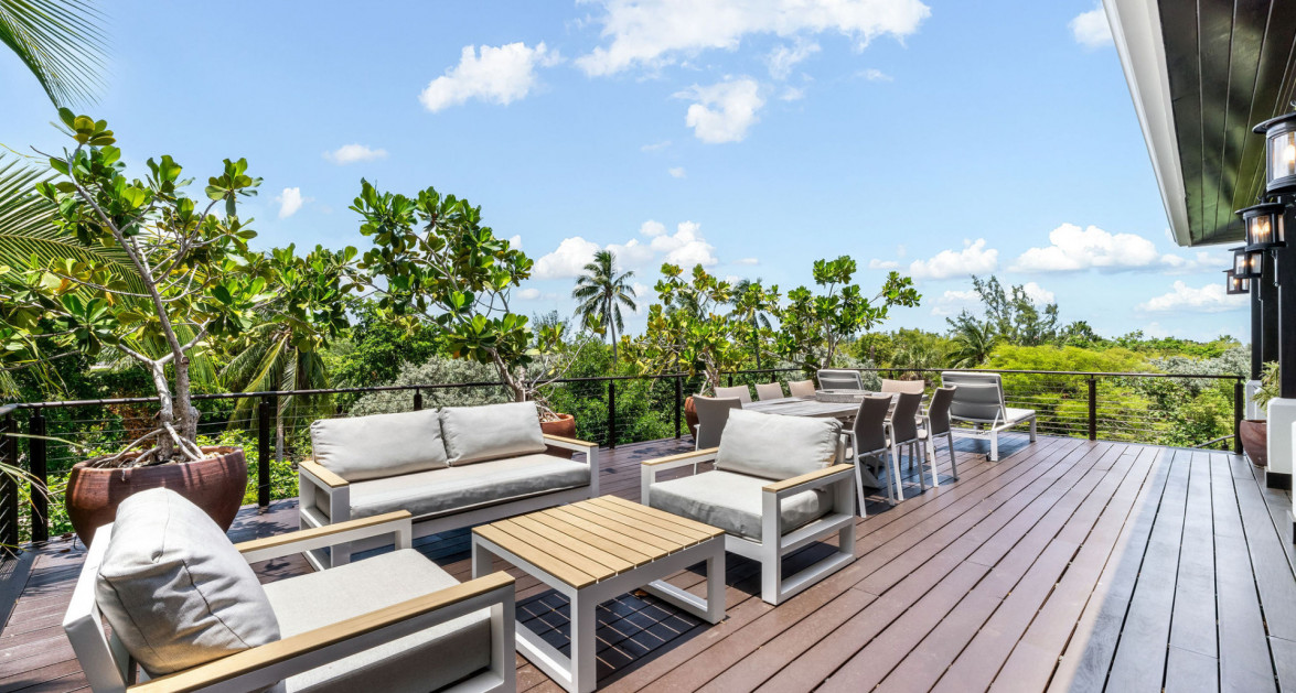 ONE LOVE - DECKHOUSE AT THE RITZ- CARLTON - Image 11