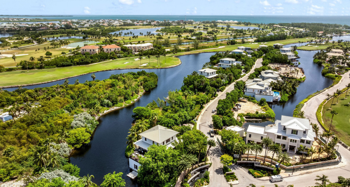 ONE LOVE - DECKHOUSE AT THE RITZ- CARLTON - Image 3