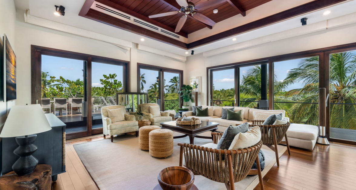 ONE LOVE - DECKHOUSE AT THE RITZ- CARLTON - Image 8