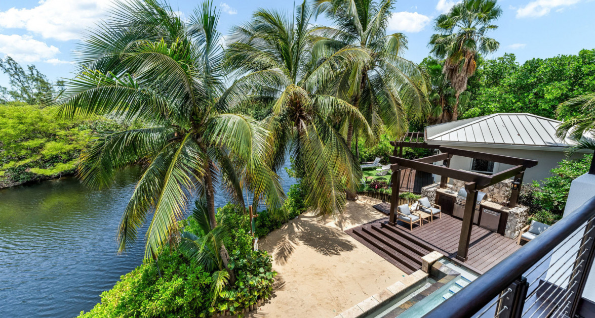 ONE LOVE - DECKHOUSE AT THE RITZ- CARLTON - Image 25