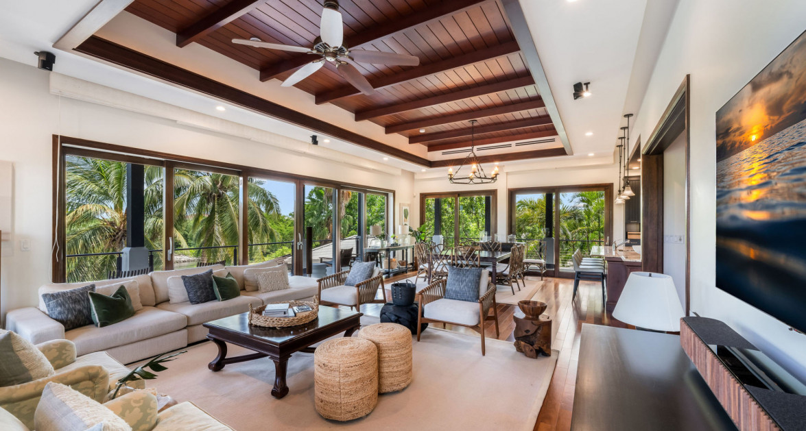 ONE LOVE - DECKHOUSE AT THE RITZ- CARLTON - Image 7