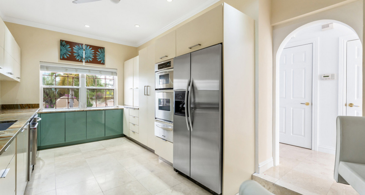 Palacades #2 (4 Bed Oceanfront Villa) - Image 9