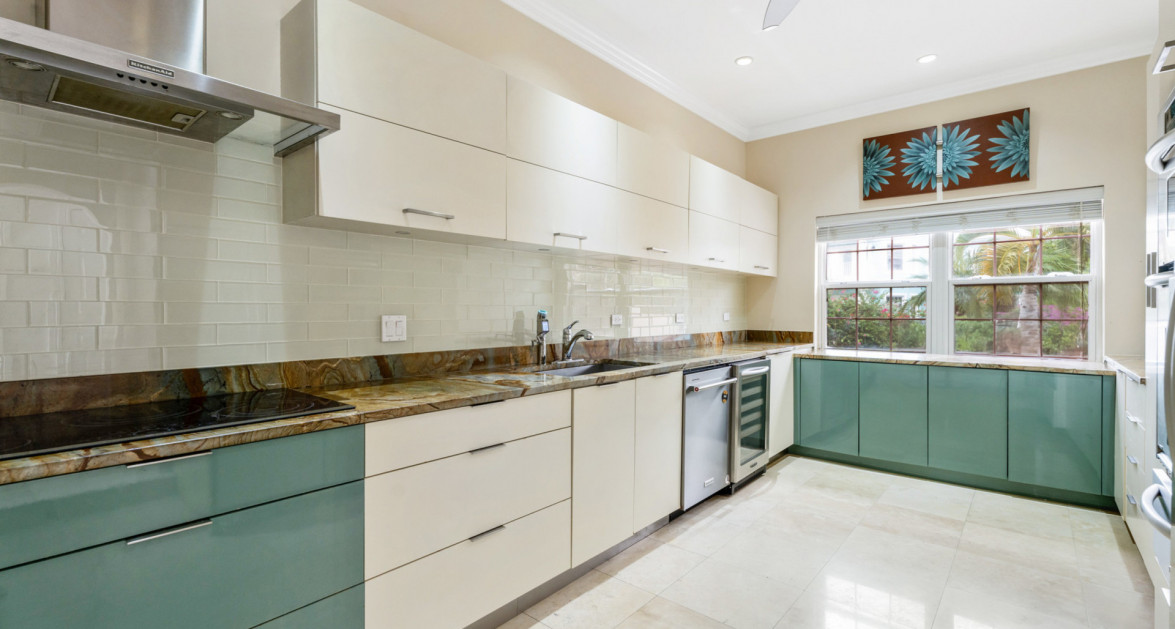 Palacades #2 (4 Bed Oceanfront Villa) - Image 11