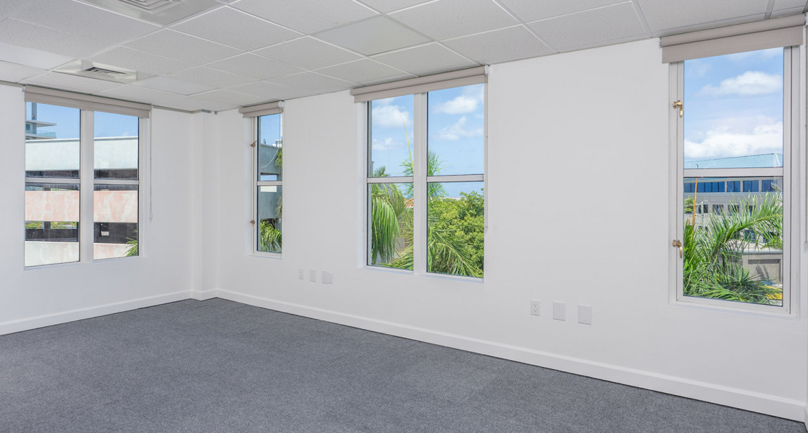 Piccadilly Centre and Parking Garage - Image 11