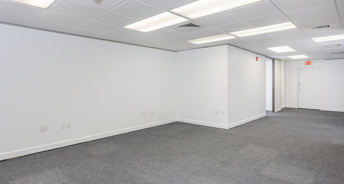 Piccadilly Centre and Parking Garage - Image 13