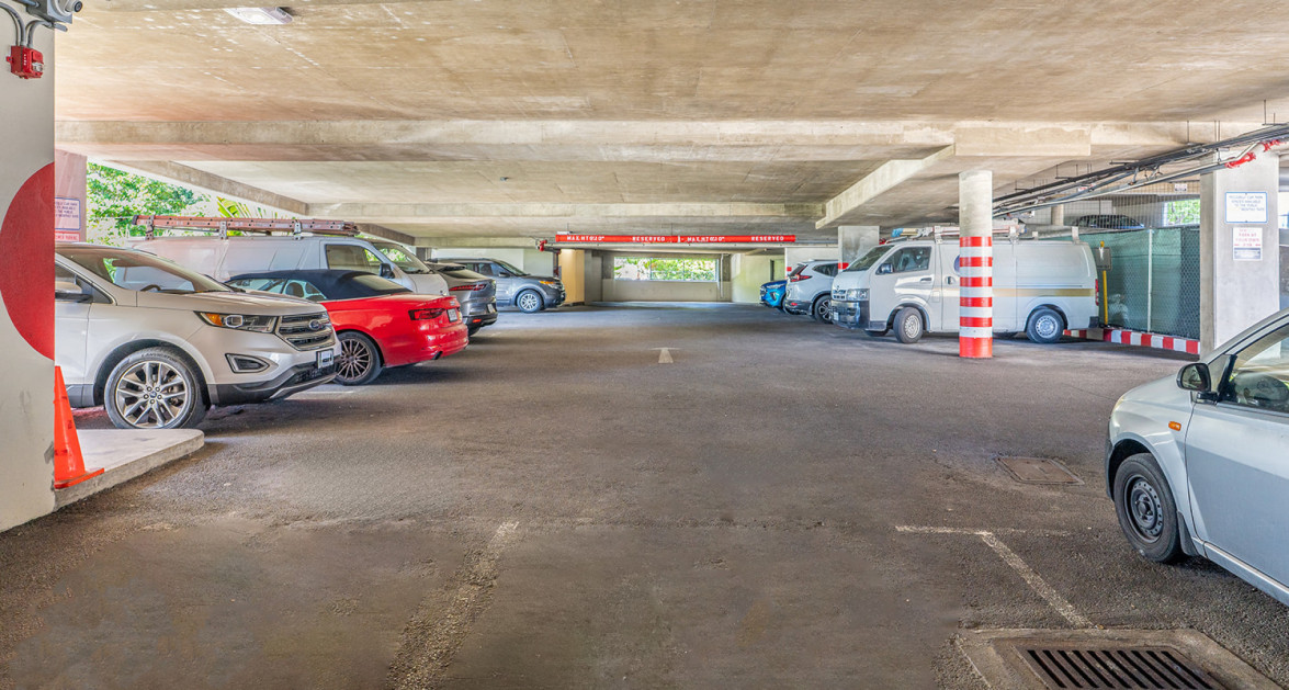 Piccadilly Centre and Parking Garage - Image 6