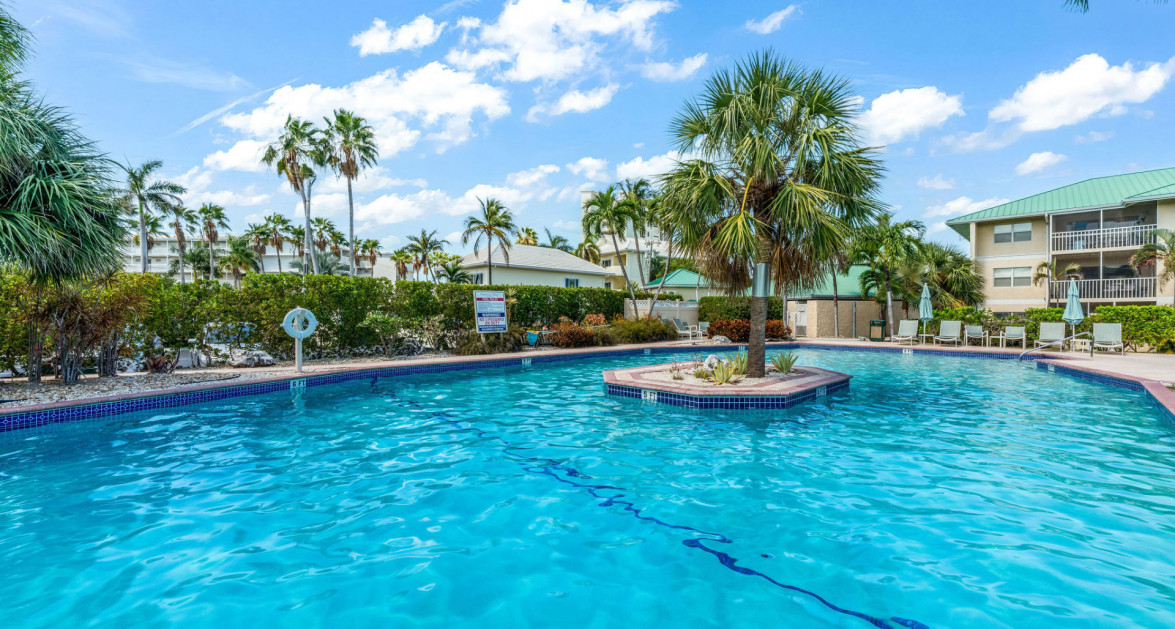 Plantation Village Seven Mile Beach Front Fully Renovated Ground Floor - Image 37