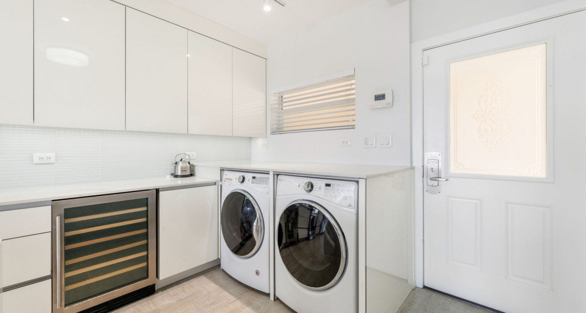 Plantation Village Seven Mile Beach Front Fully Renovated Ground Floor - Image 2