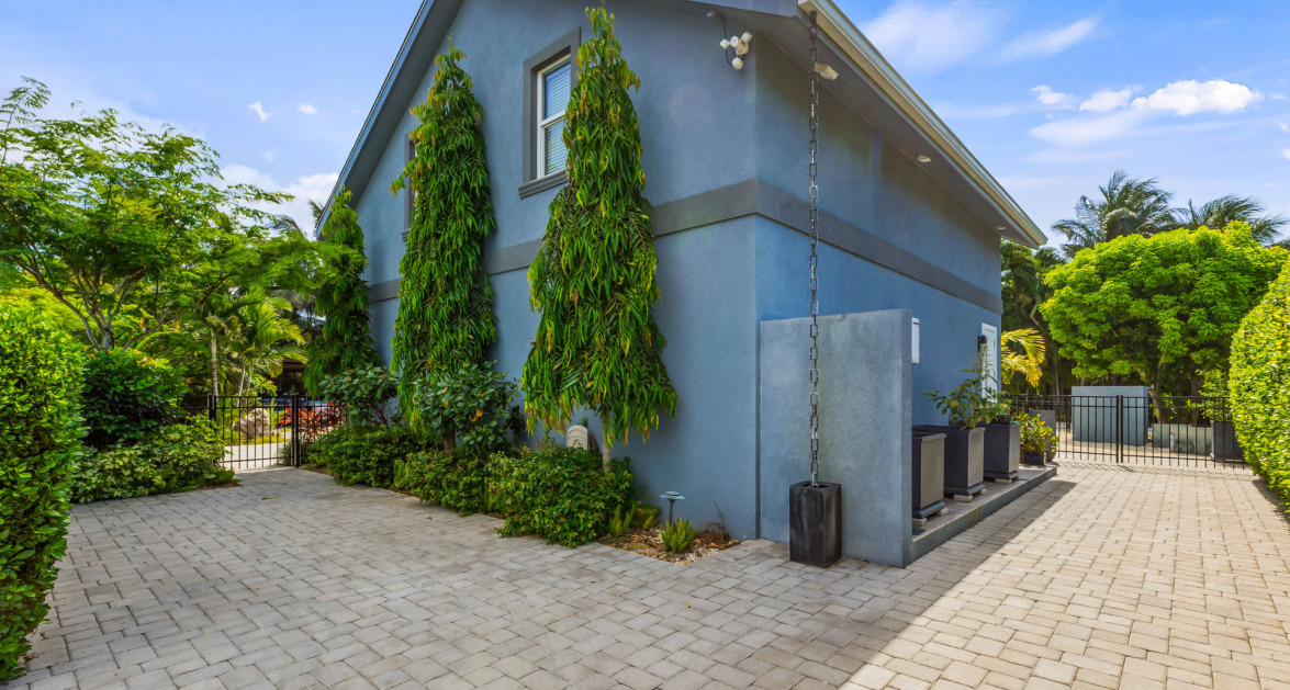 Private Savannah Sanctuary with Resort-Style Grounds and Income Potential - Image 10