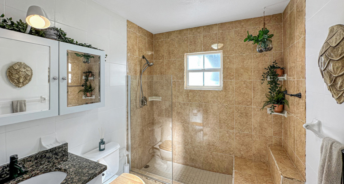 Raleigh Quay 1 bedroom condo - Image 9