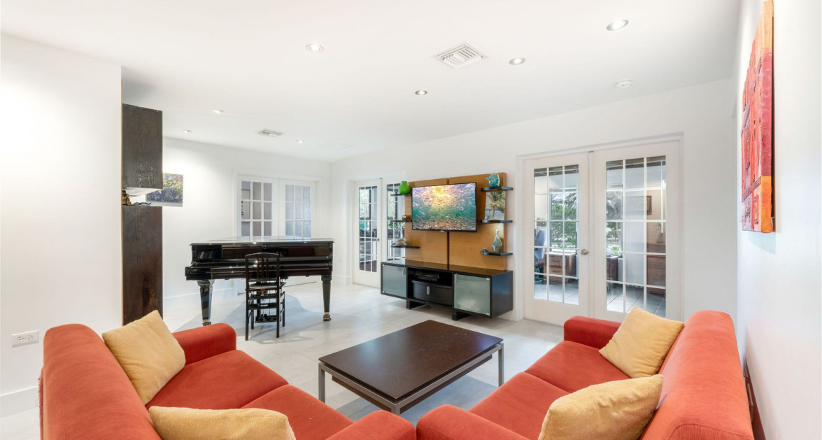 RARE SE Exposure PURE white Sand Beach RESORT - Image 10