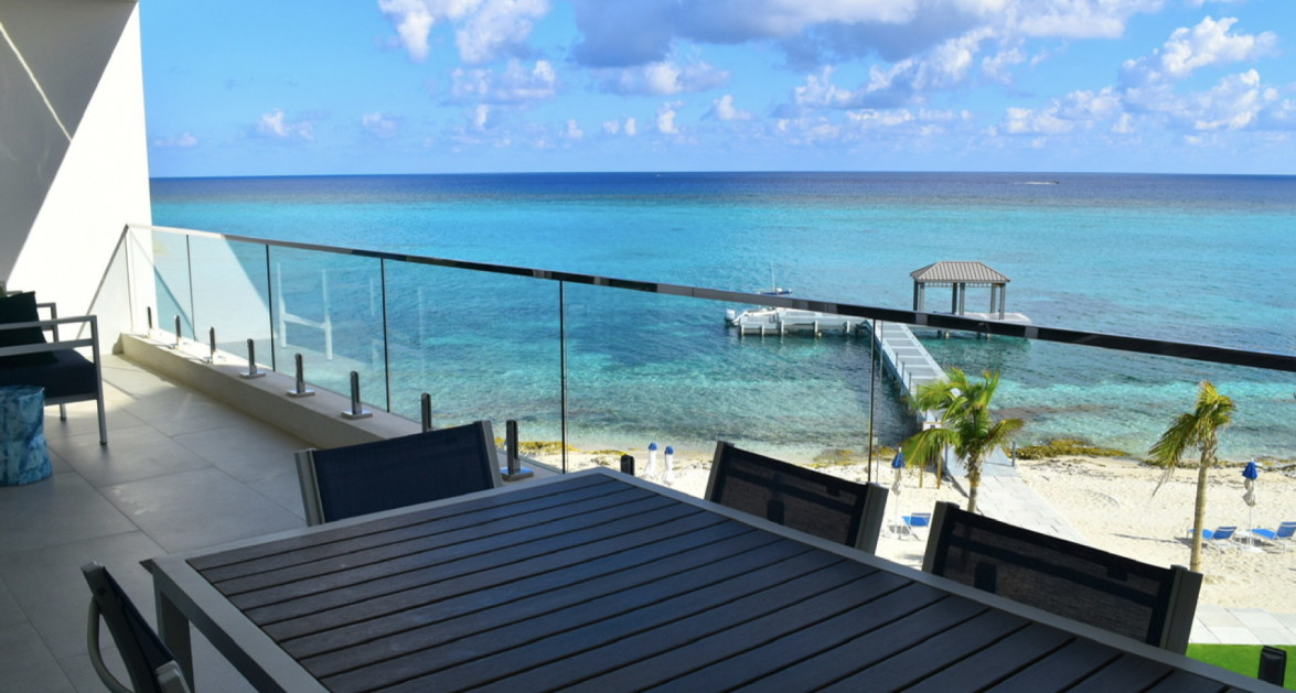 Rum Point Club - Enormous Width on Beachfront - Image 1