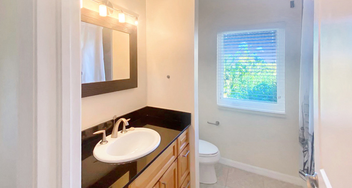 Satin Wood 4 Bdrm 3 Bath Home - Image 6