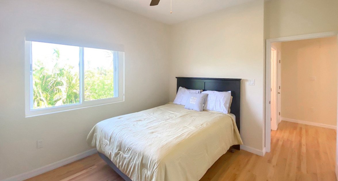 Satin Wood 4 Bdrm 3 Bath Home - Image 5