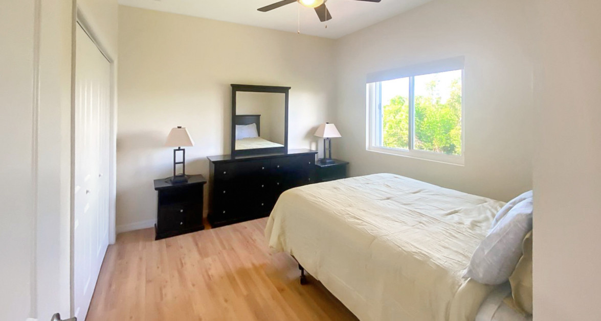 Satin Wood 4 Bdrm 3 Bath Home - Image 4