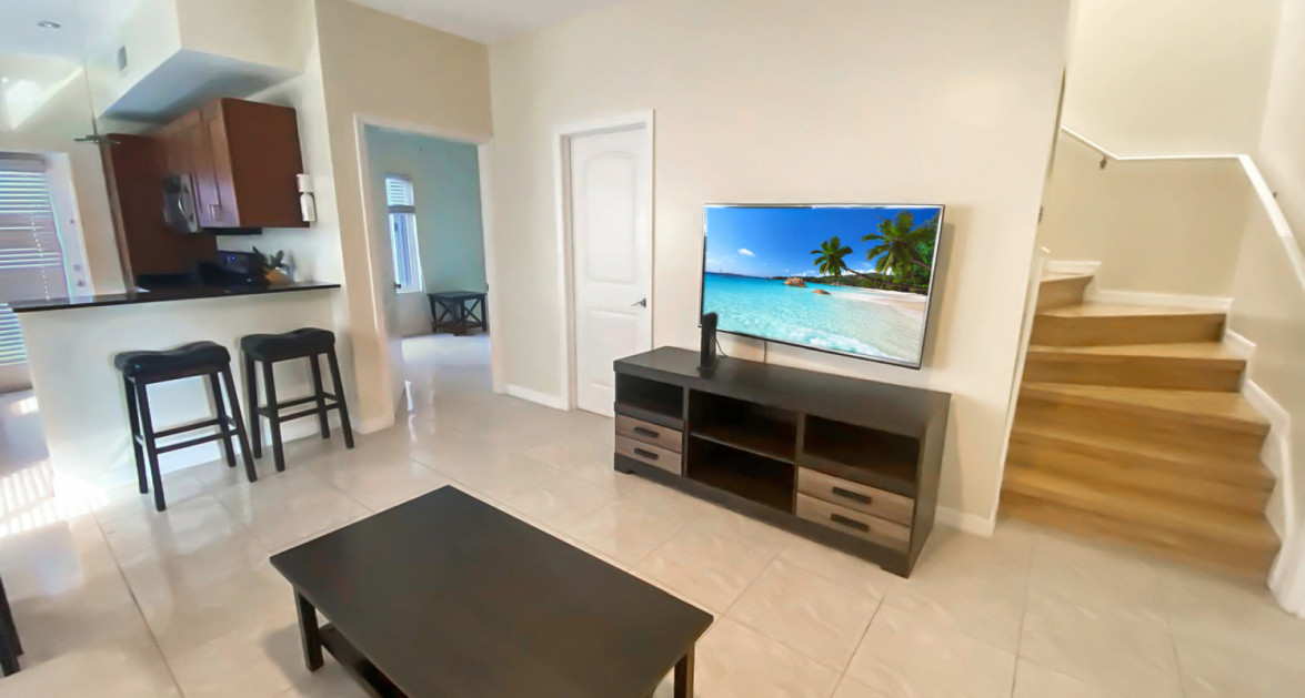 Satin Wood 4 Bdrm 3 Bath Home - Image 1