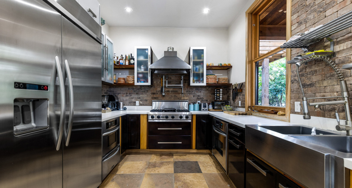 SAVANNAH 3 BED/3.5 BATH CHARMING COTTAGE HOME WITH INCOME PRODUCING UNIT - Image 14