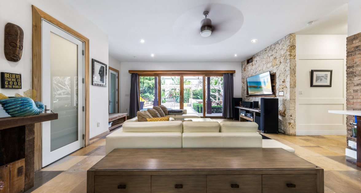 SAVANNAH 3 BED/3.5 BATH CHARMING COTTAGE HOME WITH INCOME PRODUCING UNIT - Image 8