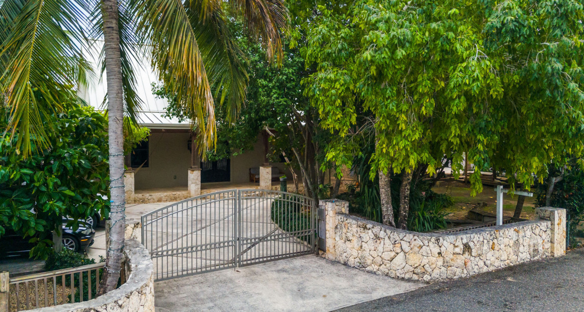 SAVANNAH 3 BED/3.5 BATH CHARMING COTTAGE HOME WITH INCOME PRODUCING UNIT - Image 3