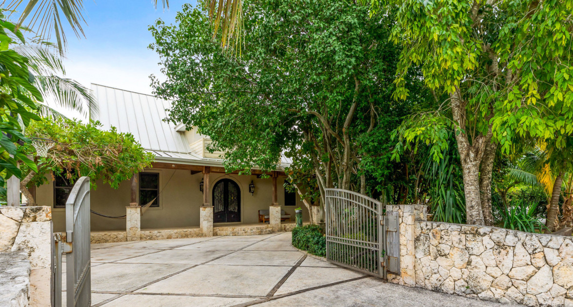 SAVANNAH 3 BED/3.5 BATH CHARMING COTTAGE HOME WITH INCOME PRODUCING UNIT - Image 2