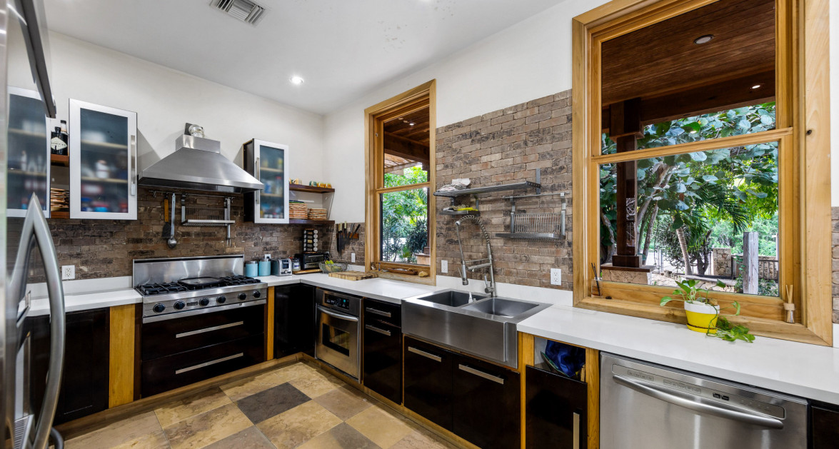 SAVANNAH 3 BED/3.5 BATH CHARMING COTTAGE HOME WITH INCOME PRODUCING UNIT - Image 13