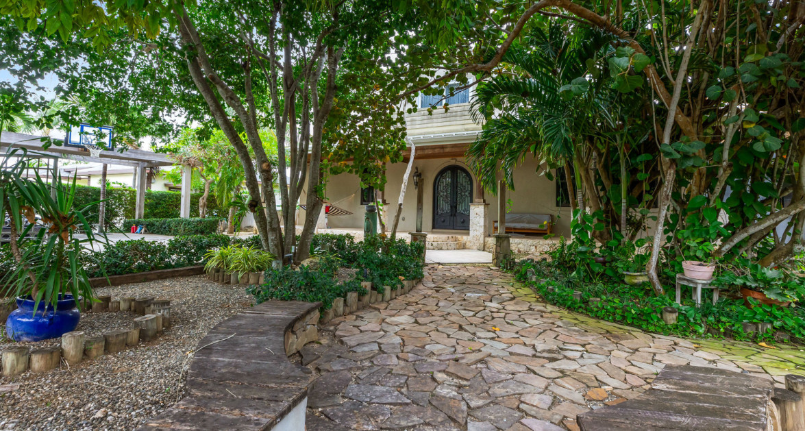 SAVANNAH 3 BED/3.5 BATH CHARMING COTTAGE HOME WITH INCOME PRODUCING UNIT - Image 5