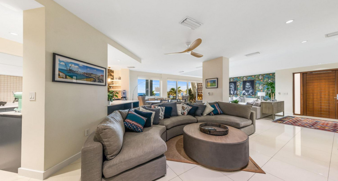 SeaView 103 - Stylish Waterfront living with Panoramic Views - Image 5